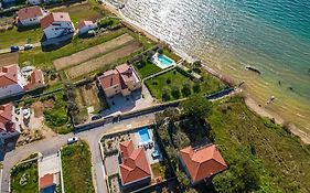 Villa Mattina, With Heated Pool And Jacuzzi