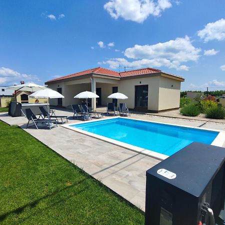 Villa Mattina, With Heated Pool And Jacuzzi Privlaka  Exterior foto