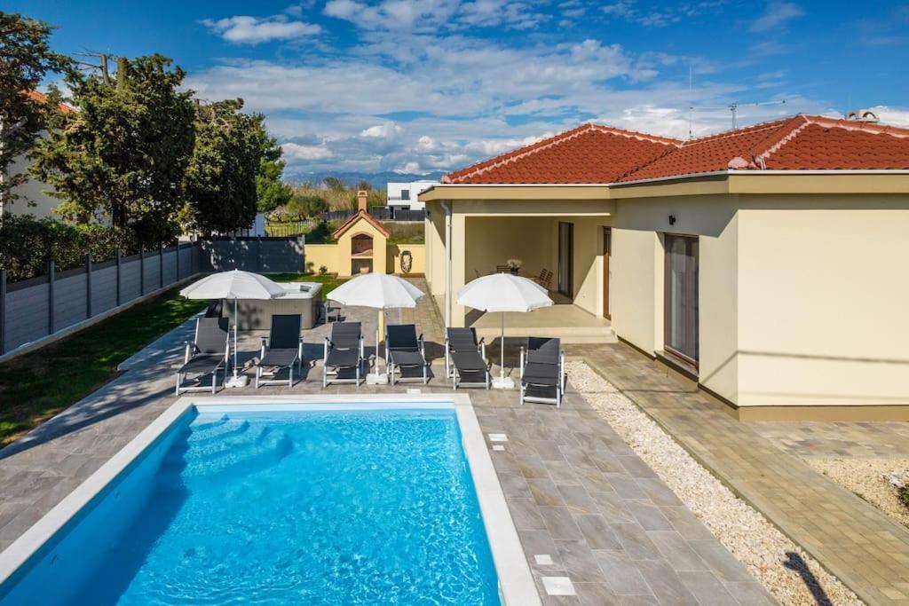 Villa Mattina, With Heated Pool And Jacuzzi Privlaka  Exterior foto