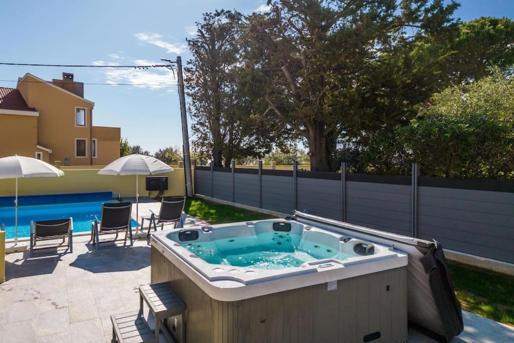Villa Mattina, With Heated Pool And Jacuzzi Privlaka  Exterior foto