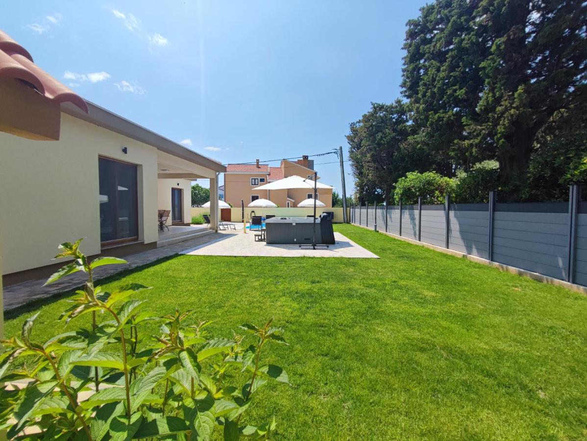 Villa Mattina, With Heated Pool And Jacuzzi Privlaka  Exterior foto